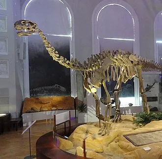 ชูโนซอรัส (Shunosaurus)